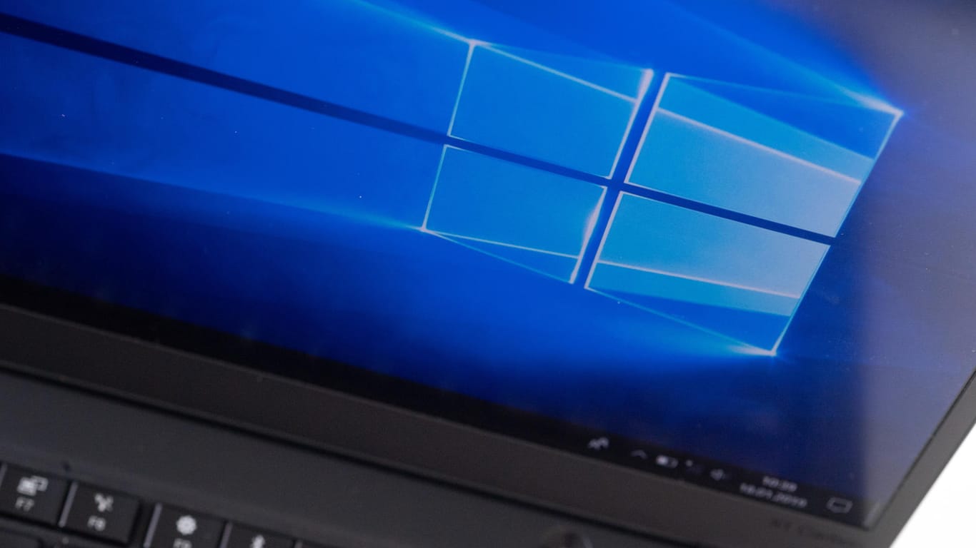 Das Foto zeigt den Startbildschirm von Windows 10: Ältere Versionen des Betriebssystems müssen im Juni aktualisiert werden.