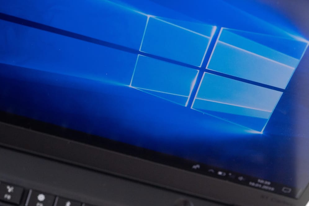Das Foto zeigt den Startbildschirm von Windows 10: Ältere Versionen des Betriebssystems müssen im Juni aktualisiert werden.