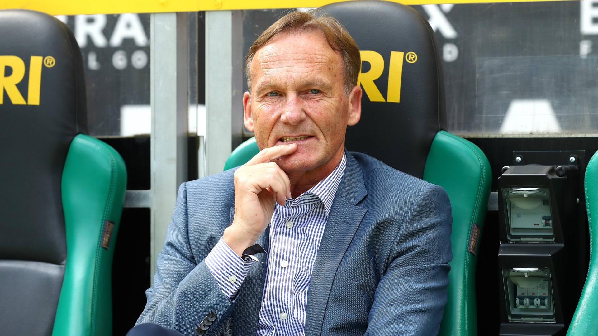 Hans-Joachim Watzke strebt mit Borussia Dortmund den Meistertitel an. Hans-Joachim Watzke strebt mit Borussia Dortmund den Meistertitel an.