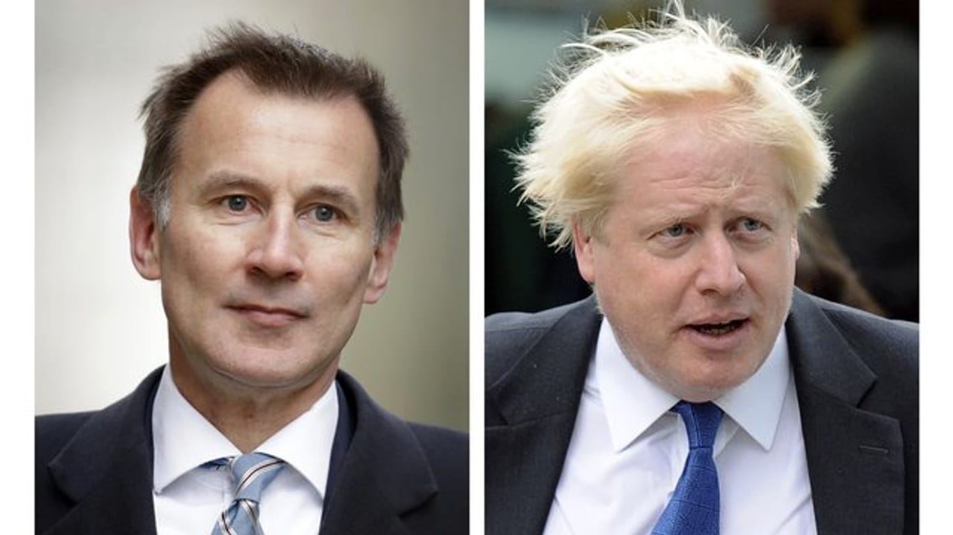 Außenminister Jeremy Hunt (l) und sein Amtsvorgänger Boris Johnson müssen sich nun dem Votum der 160.