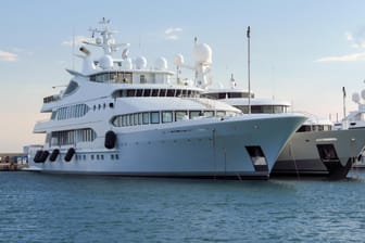 Luxusyachten im Hafen: Den Millionären gehört die Hälfte des weltweiten Vermögens.