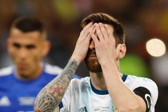 Deprimiert: Lionel Messi steht mit Argentinien vor dem Aus.