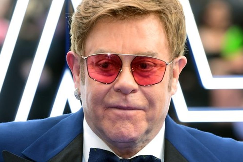 Frankreich ehrt Sir Elton John.