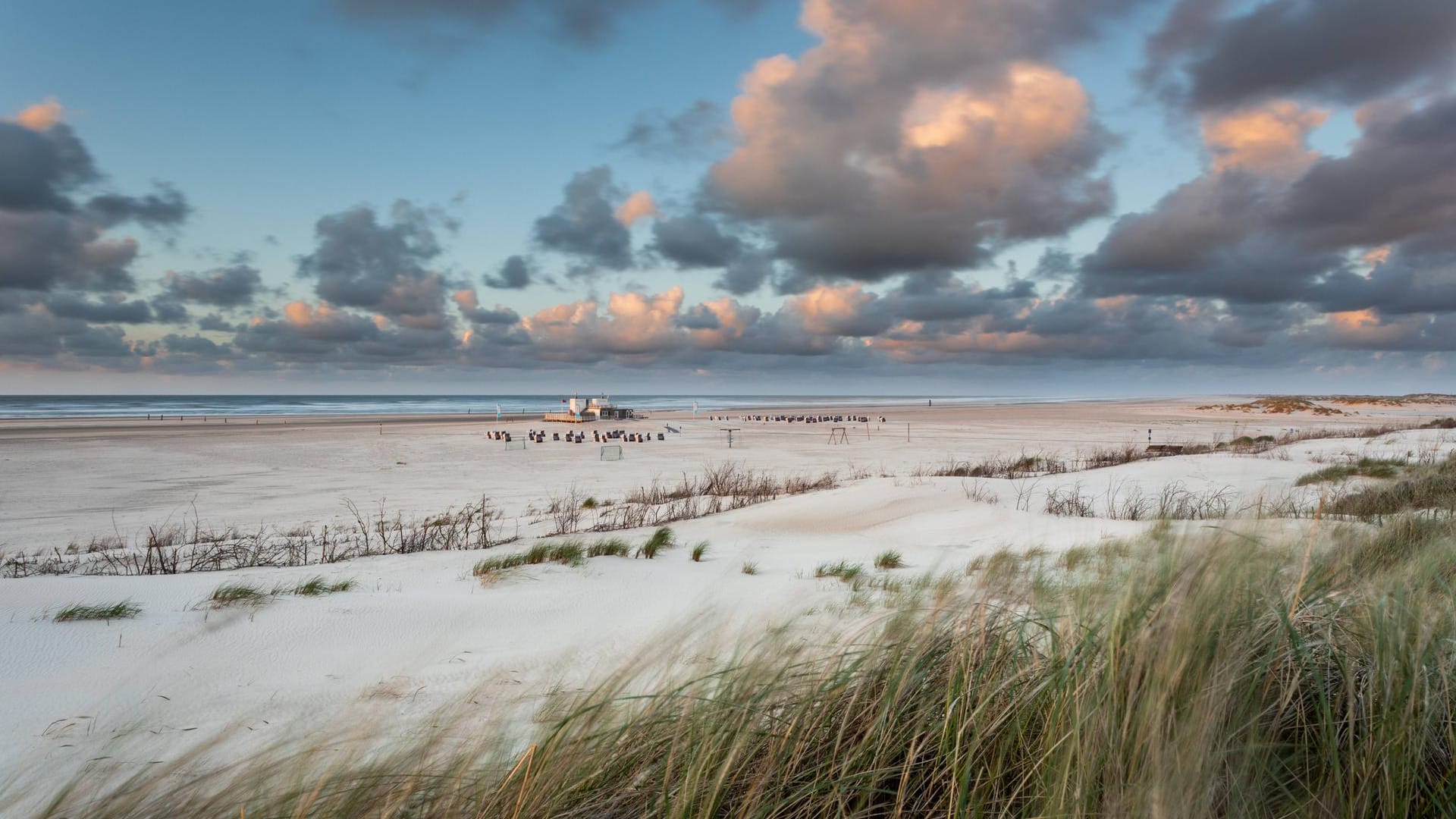 Wolkenformation über Norderney: Das Wattenmeer könnte in wenigen Jahrzehnten verschwunden sein.