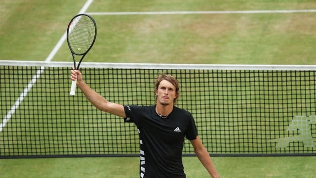 Hat sich mit geschwollenem Knie ins Viertelfinale gekämpft: Alexander Zverev.