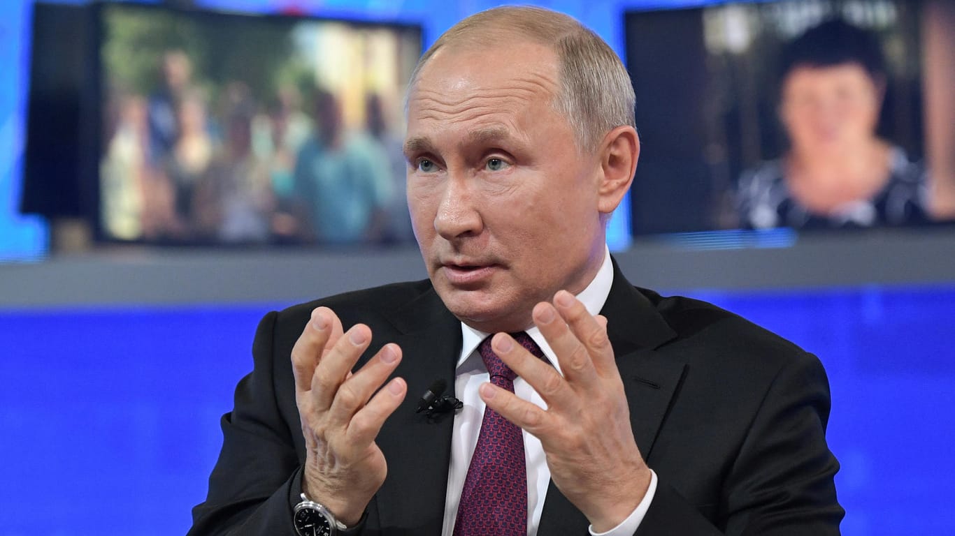 Wladimir Putin im russischen Fernsehen: Der russische Präsident wurde mit unangenehmen Fragen konfrontiert.