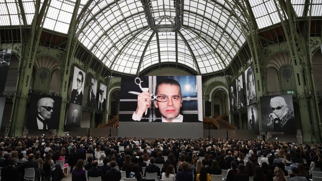 Zahlreiche Porträts erinnern im Grand Palais an Karl Lagerfeld.