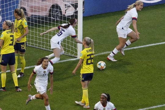 Lindsey Horan aus den USA jubelt, nachdem sie ein Tor gegen Schweden erzielt hat.