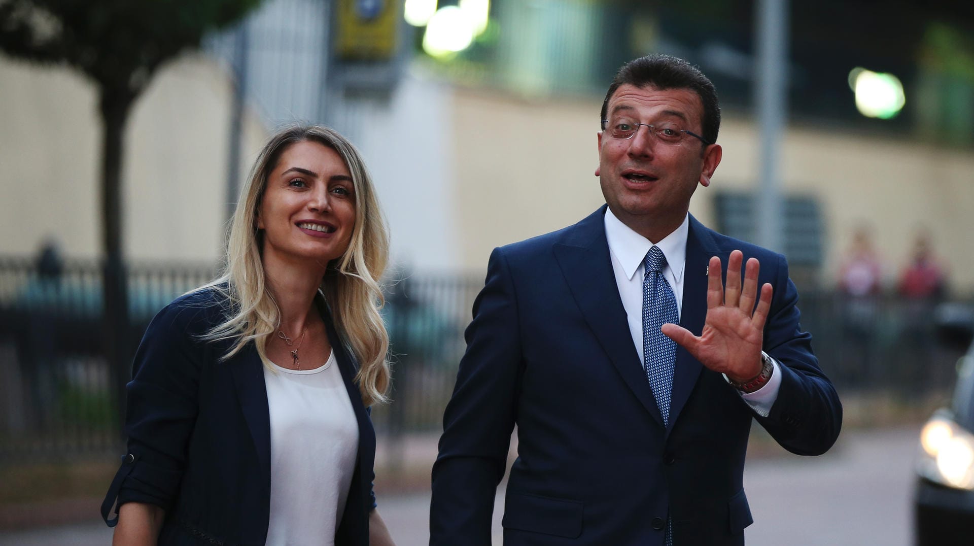 Ekrem Imamoglu mit seiner Ehefrau.