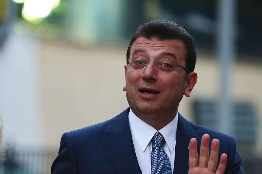 Ekrem Imamoglu mit seiner Ehefrau.