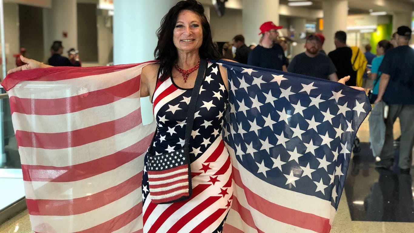 Eine Trump- und USA-Anhängerin in Orlando.