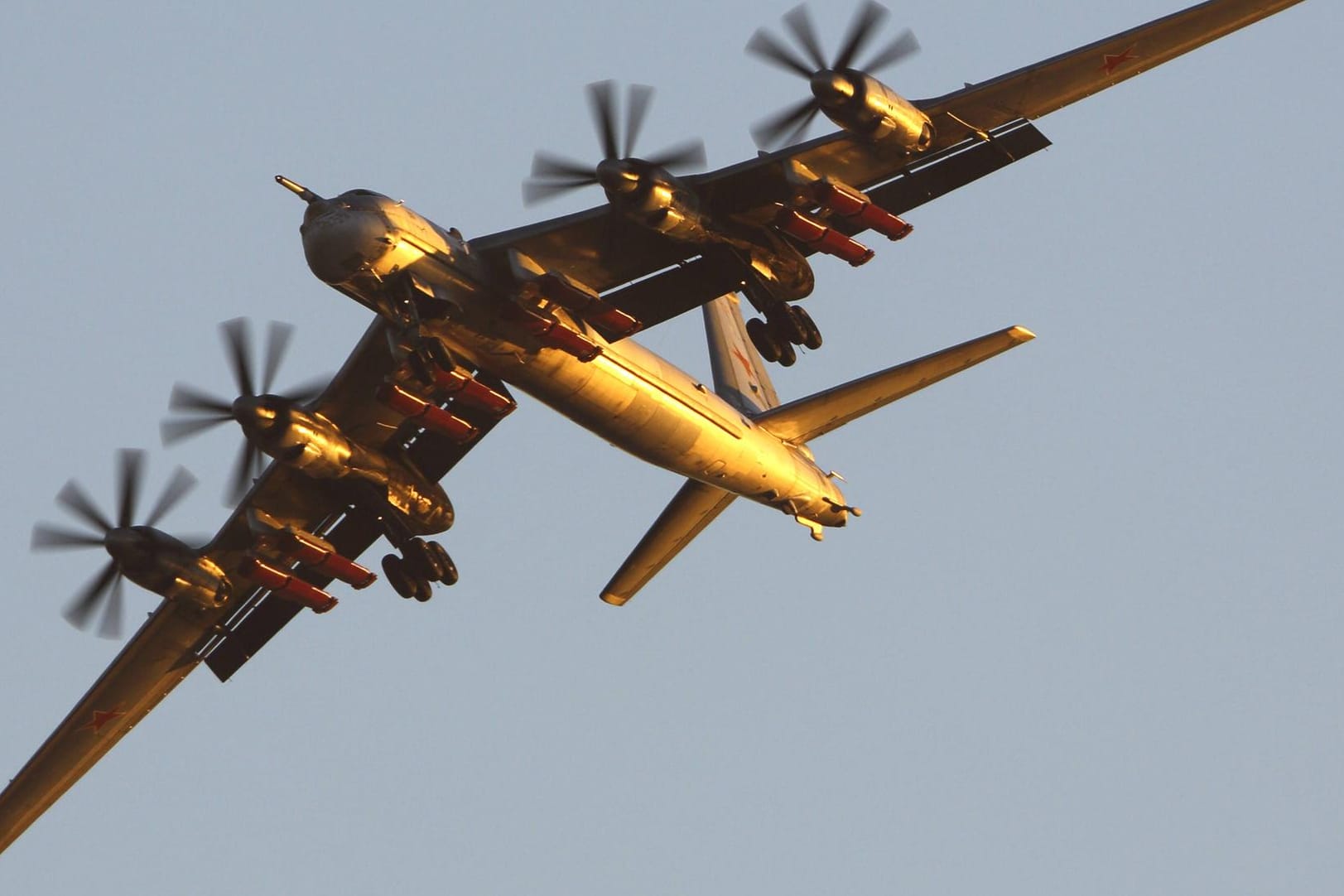 Eine Tupolev Tu-95: Zwei solcher russischen Langstreckenbomber sind südlich von Tokio in den japanischen Luftraum eingedrungen. (Archivfoto)