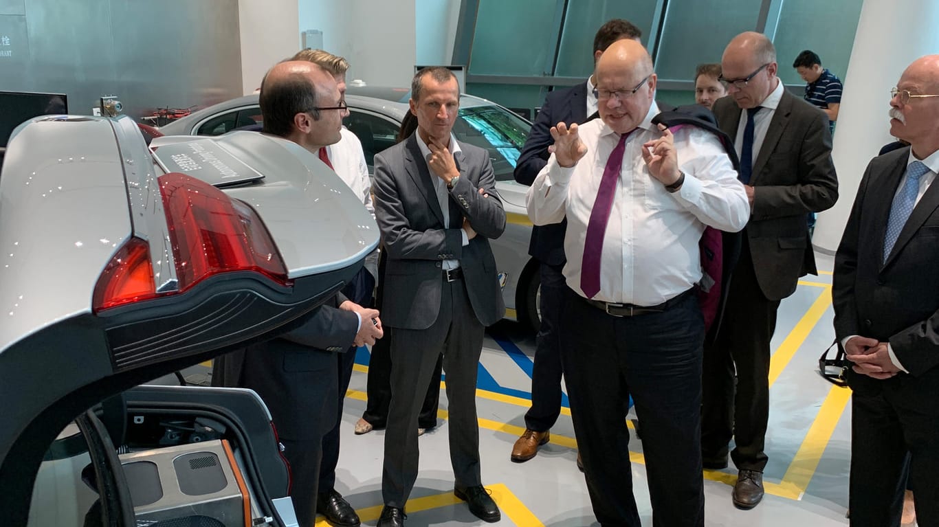 Bundeswirtschaftsminister Peter Altmaier besucht auf seiner China-Reise das BMW-Entwicklungszentrum für autonomes Fahren: Am Freitag steht ein Treffen mit dem Huawei-Gründer an.