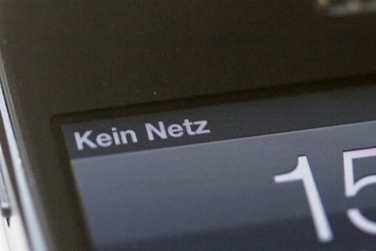 Die Aufschrift "Kein Netz" ist auf dem Bildschirm eines Mobiltelefons zu sehen.