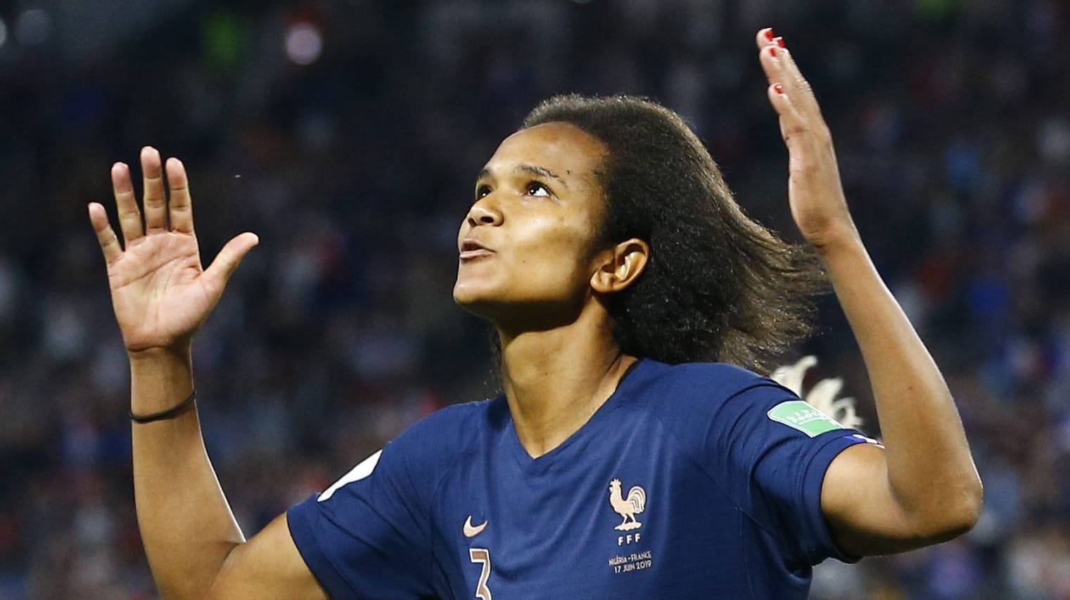 Joie Wendie Renard trifft mit ihrem Team auf Brasilien.