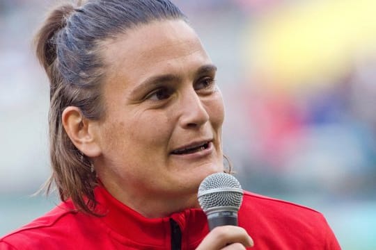 Nadine Angerer fordert mehr Mut bei Gehaltverhandlungen.