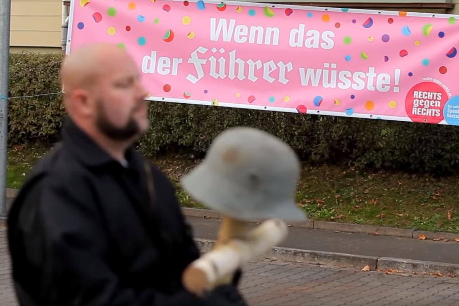 Mit dem Spendenlauf "Rechts gegen Rechts" hatte Exit bundesweit Furore gemacht. Pro gelaufenem Meter der Neonazis in Wunsiedel spendeten Sponsoren 10 Euro an Exit, 10.000 Euro kamen so zusammen. Nun sieht die Initiative ihre Arbeit vor dem Aus.