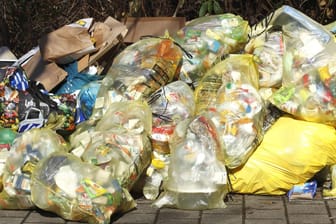 Müllsäcke in Deutschland: In der japanischen Stadt bringen die Bewohner ihren Müll gewaschen und getrocknet zur Sammelstelle.