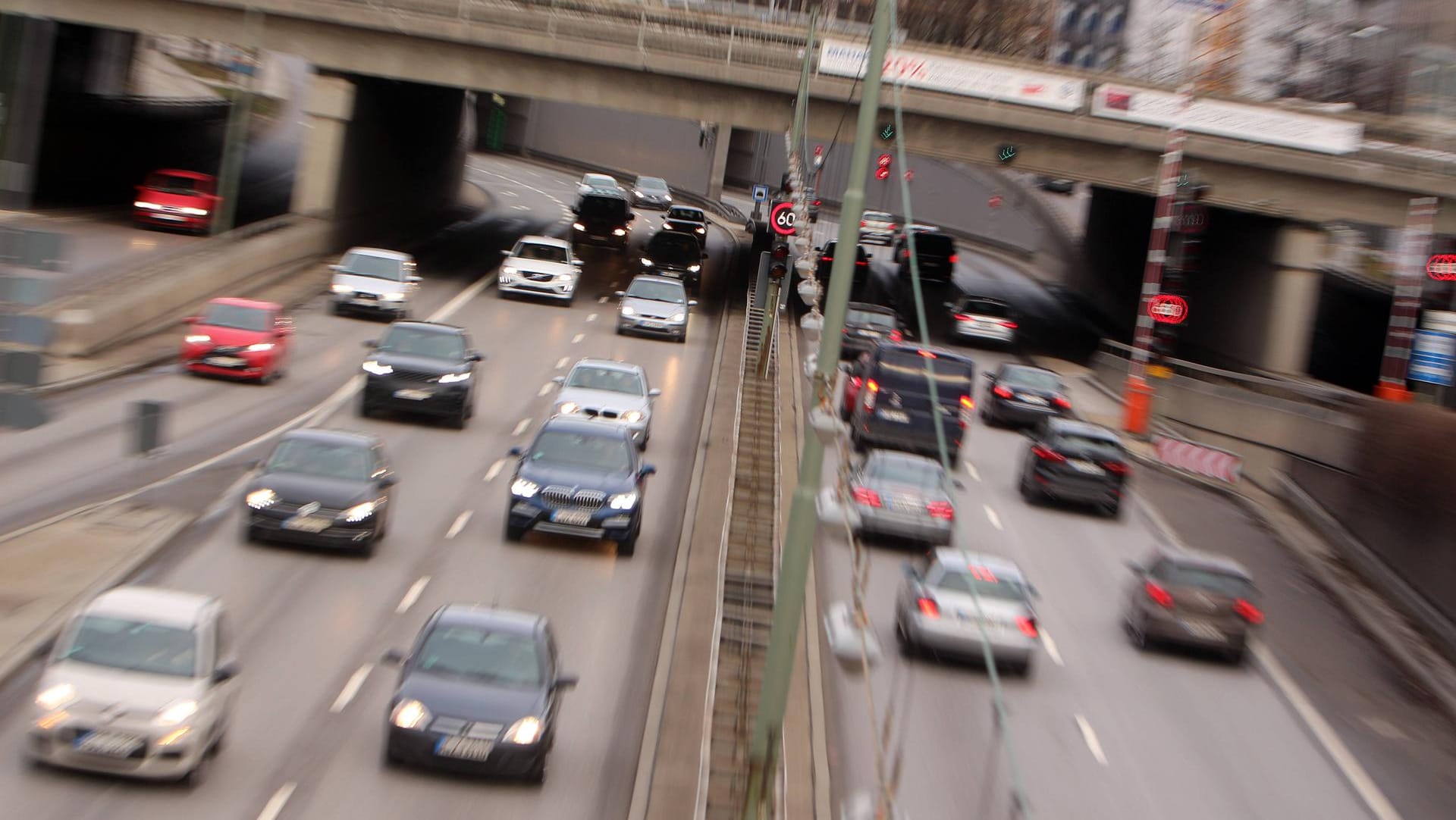 Verkehr in der Münchner Innenstadt: Die Polizei konnte einen Raser schnappen. (Symbolbild)