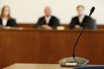 Ein Gerichtssaal: In Ungarn ist ein rechtsextremer Mörder schuldig gesprochen worden. (Symbolbild)