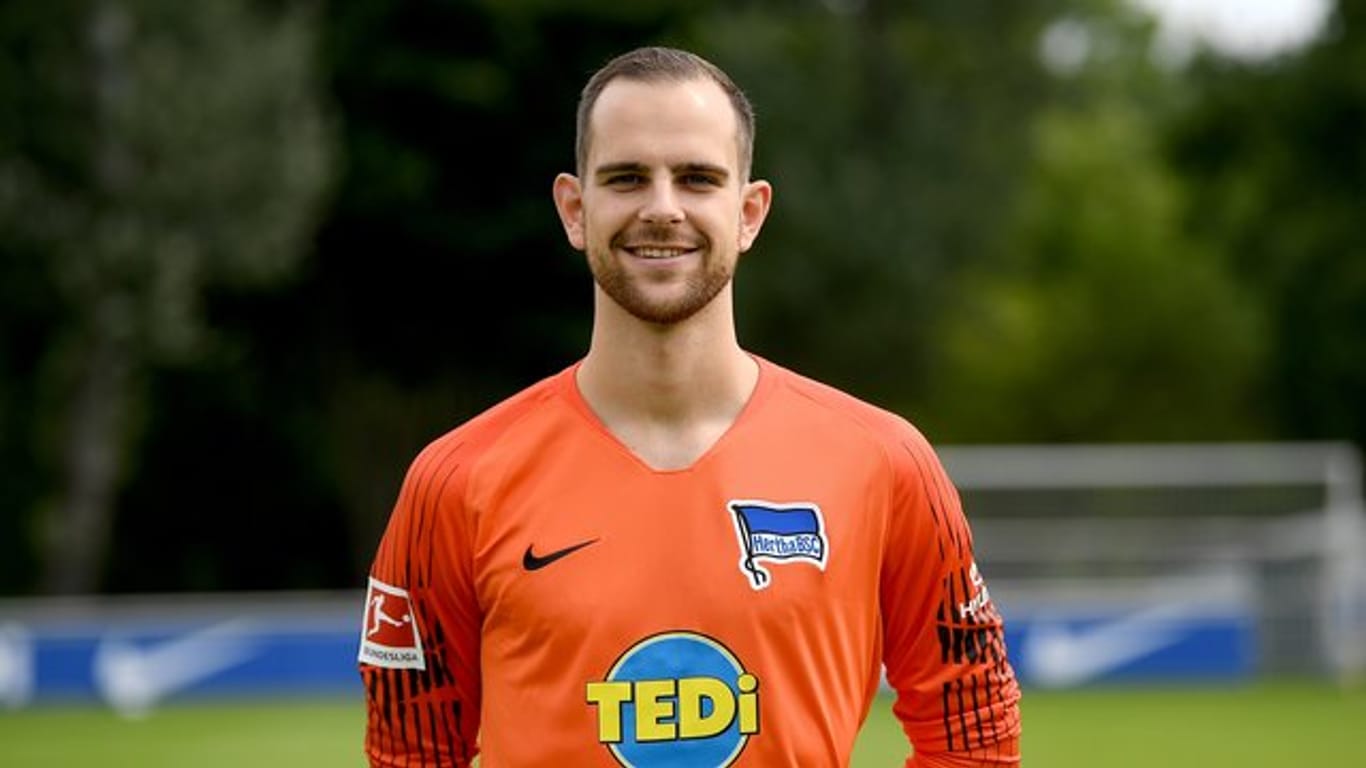 Keeper Marius Gersbeck trägt künftig das Trikot des Karlsruher SC.