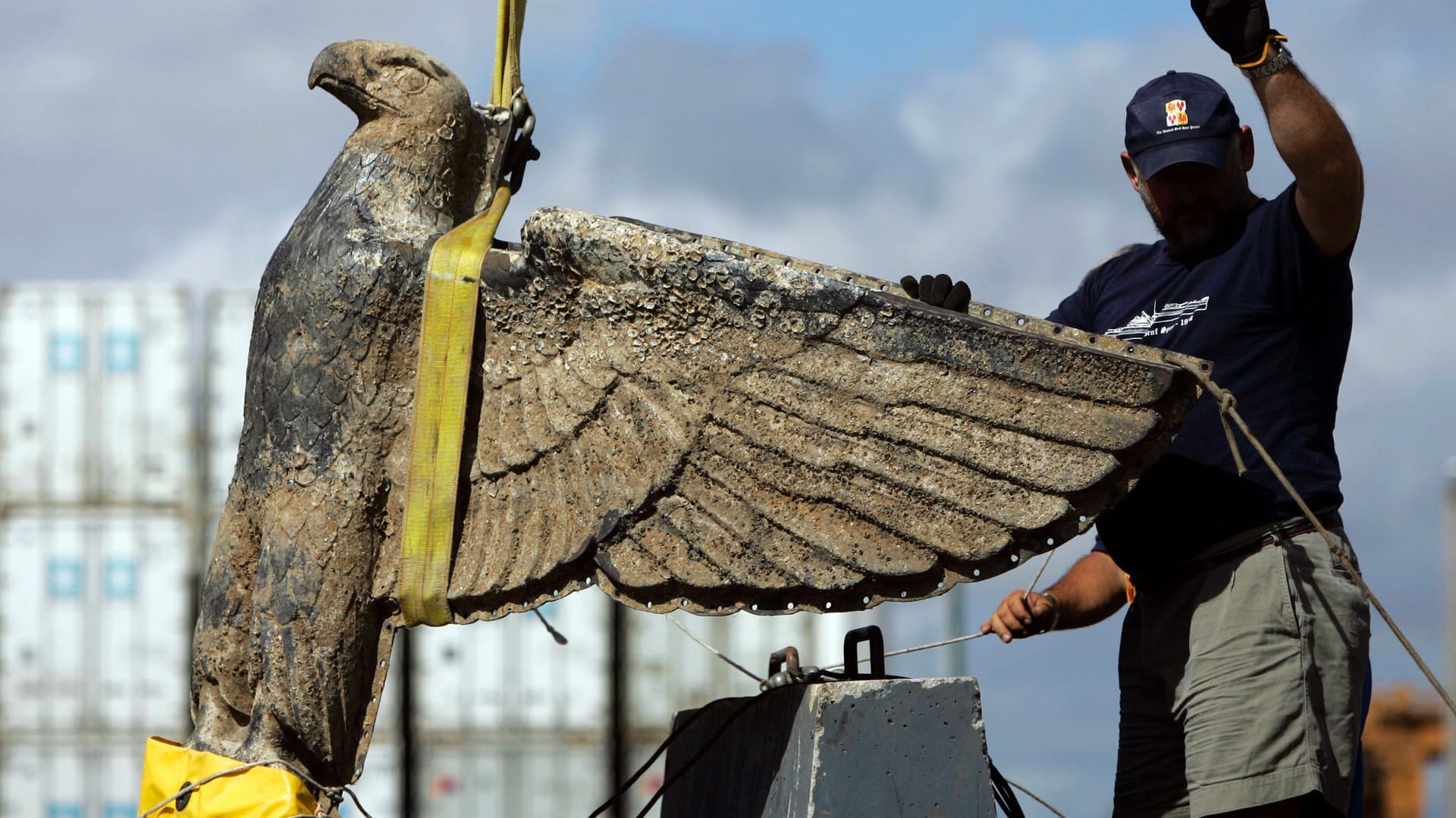 Der 2006 aus dem Wrack der "Admiral Graf Spee" geborgene NS-Bronzeadler (Archivbild)