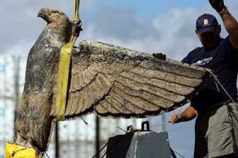 Der 2006 aus dem Wrack der "Admiral Graf Spee" geborgene NS-Bronzeadler (Archivbild)