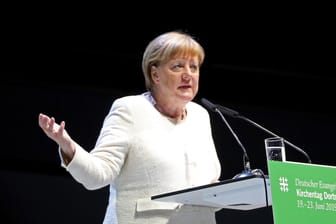 Bundeskanzlerin Angela Merkel (CDU) spricht auf dem evangelischen Kirchentag: Auch Trump kam bei ihrer Rede nicht gut weg.
