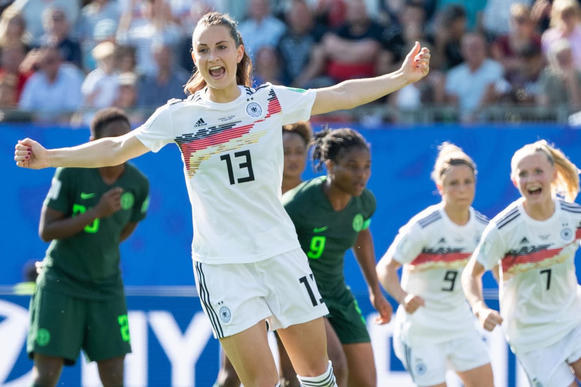 Sara Däbritz jubelt: Den Elfmeter zum vorentscheidenden 2:0 verwandelte sie sicher.