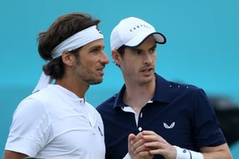 Andy Murray (r) und Feliciano Lopez haben beim Turnier in Queens das Doppel-Endspiel erreicht.