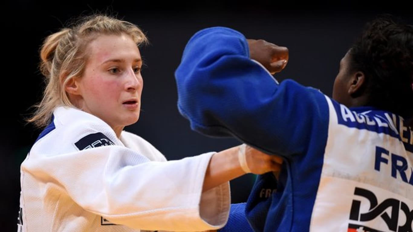 Die deutsche Judo-Kämpferin Martyna Trajdos (l) gehört zu den Favoritinnen.