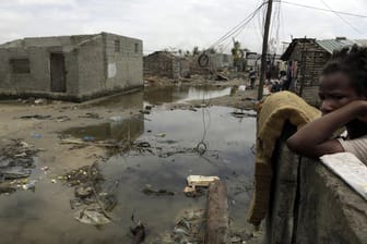 Nach dem verheerenden Zyklon "Idai": Eine überaschwemmte Straße in Beira in Mosambik.
