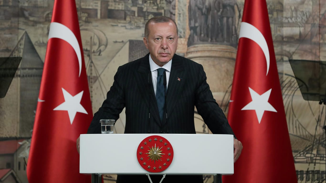 Der türkische Präsident Erdogan während einer Pressekonferenz: Istanbul könnte zu seiner Schicksalswahl werden.