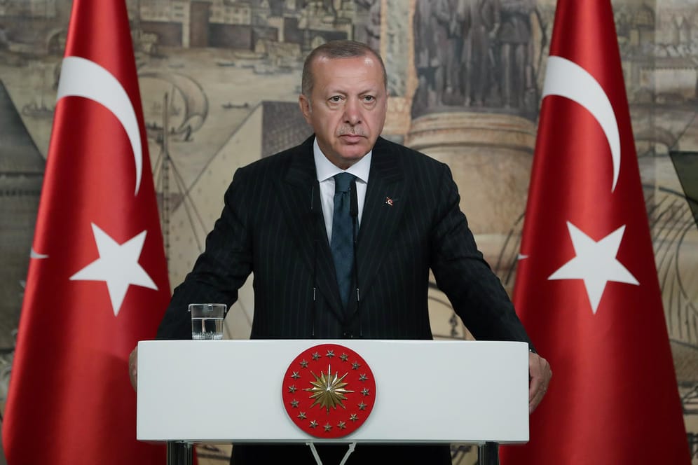 Der türkische Präsident Erdogan während einer Pressekonferenz: Istanbul könnte zu seiner Schicksalswahl werden.