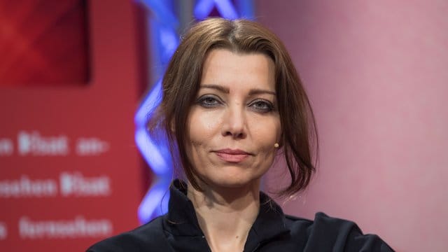 Die türkische Schriftstellerin Elif Shafak beobachtet die gesellschaftlichen Veränderungen in Istanbul. Die türkische Schriftstellerin Elif Shafak beobachtet die gesellschaftlichen Veränderungen in Istanbul.