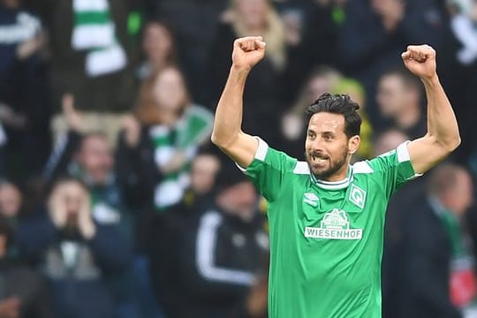 Werders Claudio Pizarro läuft in der nächsten Saison wieder mit seiner Lieblingsnummer auf - der 14.