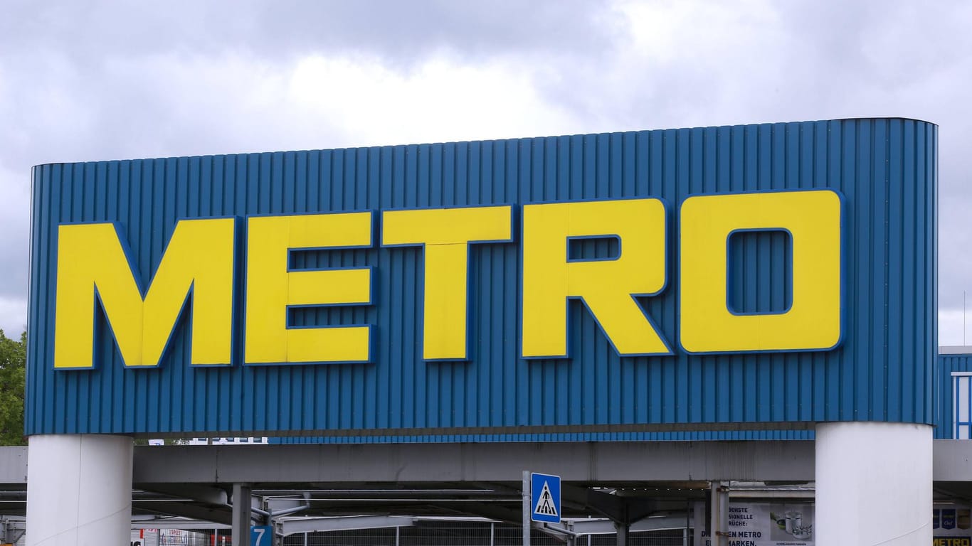 Metro Filiale: Die Supermarktkette Real gehört zum Handelskonzern Metro. Real steht zum Verkauf, da die Kette ein großer Verlustbringer für die Metro ist.
