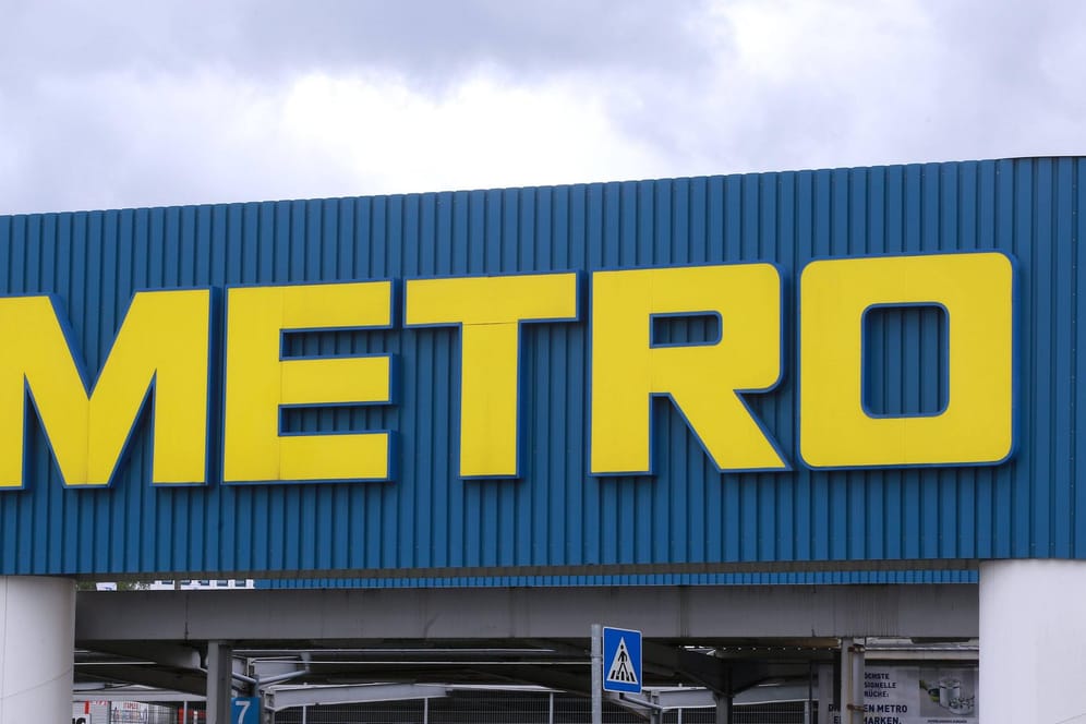 Metro Filiale: Die Supermarktkette Real gehört zum Handelskonzern Metro. Real steht zum Verkauf, da die Kette ein großer Verlustbringer für die Metro ist.