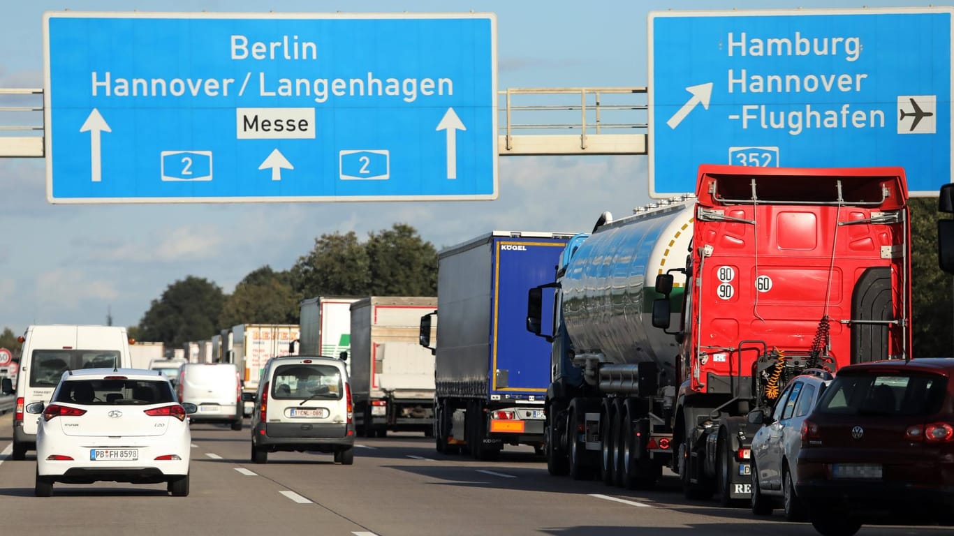 Autobahn 2 Richtung Hannover: Die Polizei hat zwei Niederländer nach einem illegalen Autorennen gestoppt. (Archivbild)