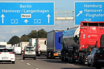 Autobahn 2 Richtung Hannover: Die Polizei hat zwei Niederländer nach einem illegalen Autorennen gestoppt. (Archivbild)