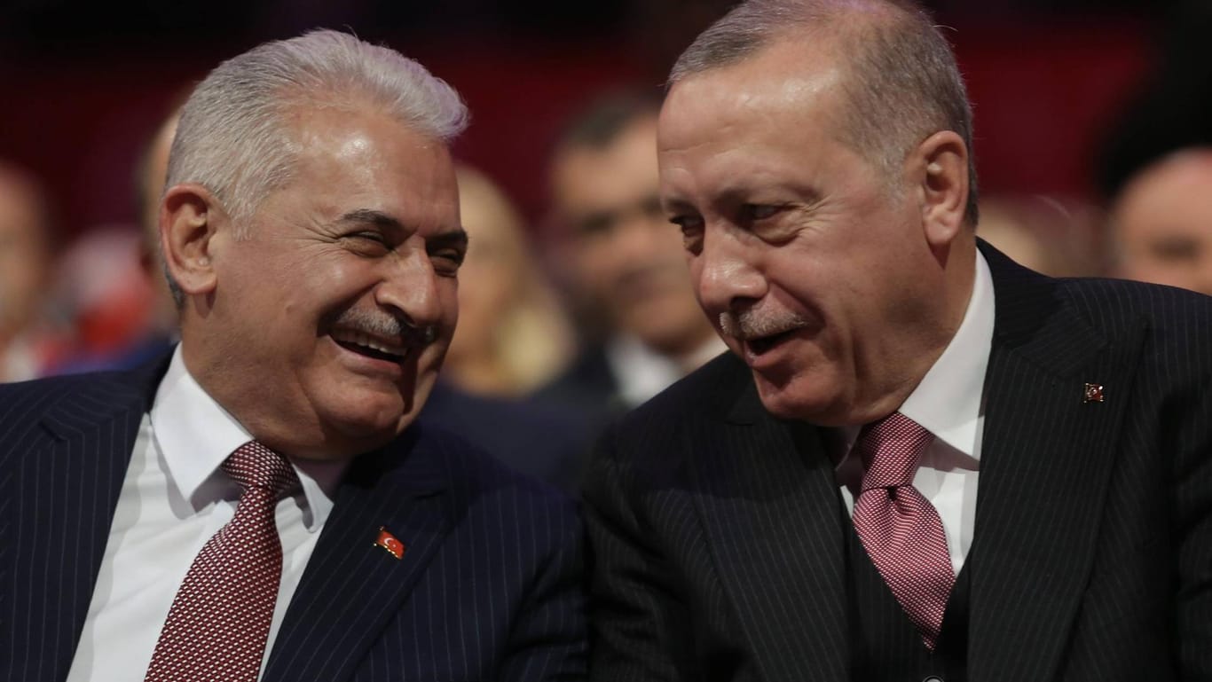 Präsident Recep Tayyip Erdogan und AKP-Kandidat Binali Yildirim.