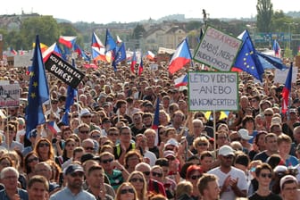 Proteste gegen Regierungschef Babis in Prag.