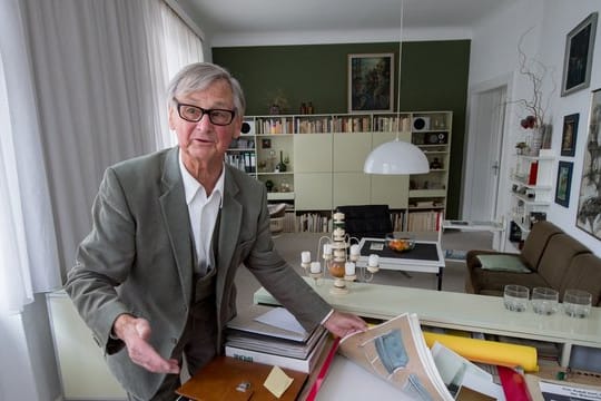 Rudolf Horn in Arbeitszimmer seiner Wohnung in Leipzig.