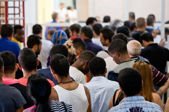 Asylbewerber in der Zentralen Aufnahmeeinrichtung für Asylbewerber (ZAE) in Zirndorf.