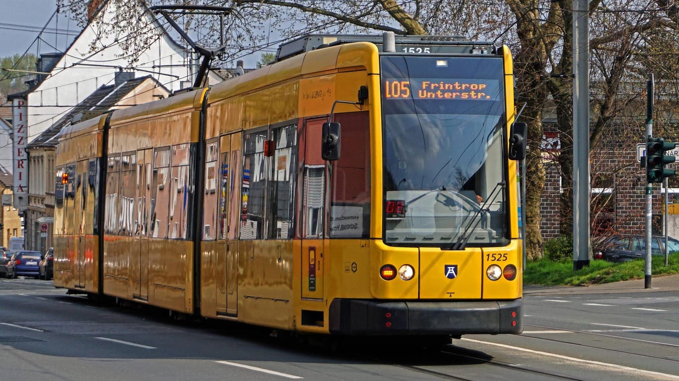 Straßenbahnen der Linie 105 mit Fahrtrichtung Frintrop und Unterstraße: Bei einem Wendemanöver ist eine Straßenbahn entgleist. (Symbolbild).