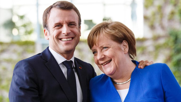 Emmanuel Macron und Angela Merkel: Ein CDU-Europaabgeordneter wirft dem französischen Präsidenten jetzt antideutsche Politik vor.