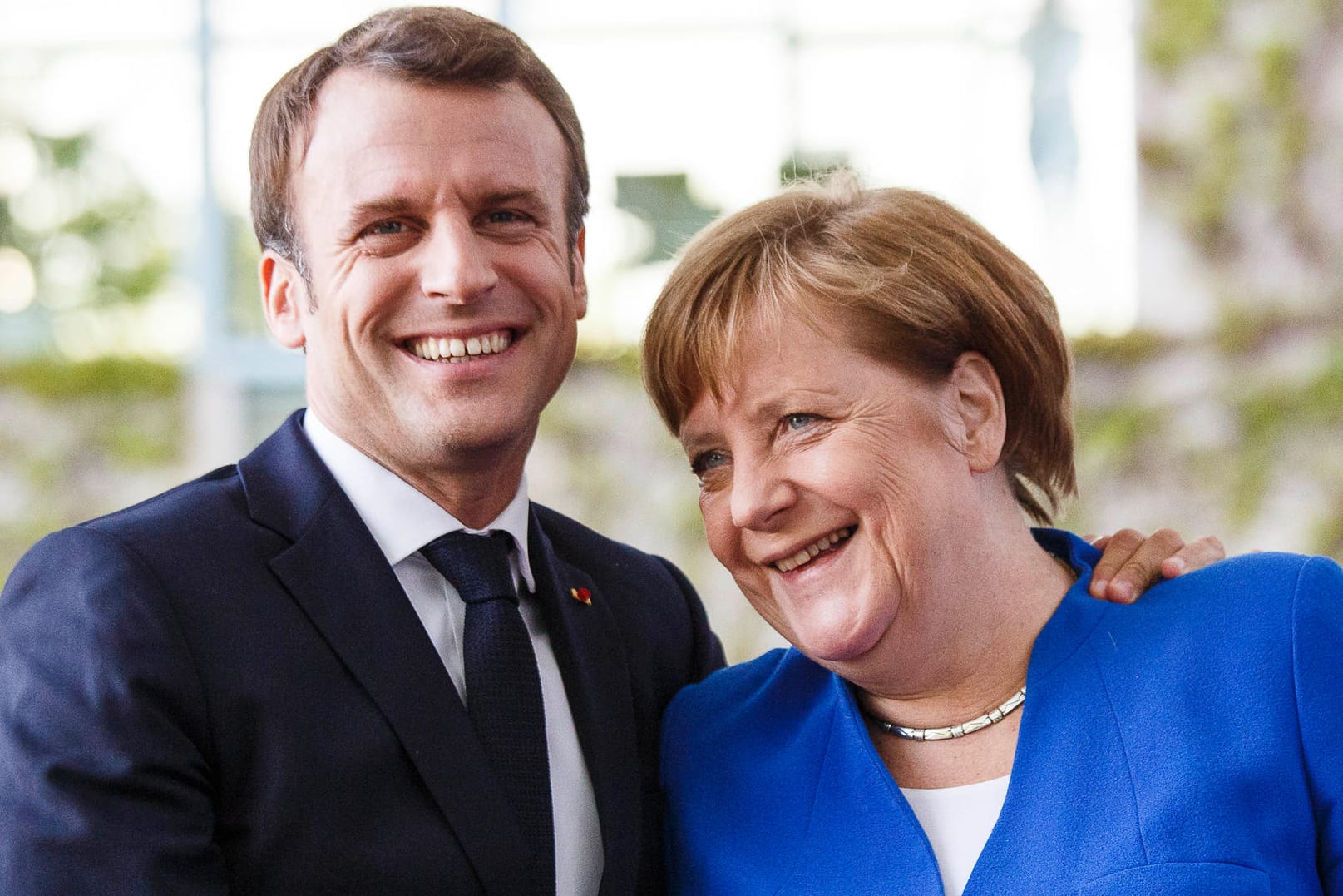 Emmanuel Macron und Angela Merkel: Ein CDU-Europaabgeordneter wirft dem französischen Präsidenten jetzt antideutsche Politik vor.