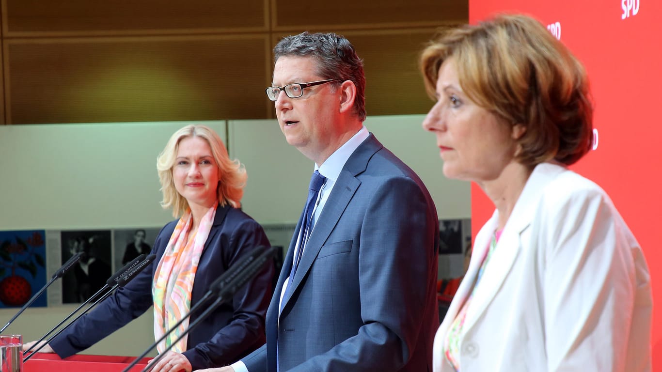 Pressekonferenz der kommissarischen SPD-Spitze: V.l. Manuela Schwesig, Thorsten Schäfer-Gümbel und Malu Dreyer.