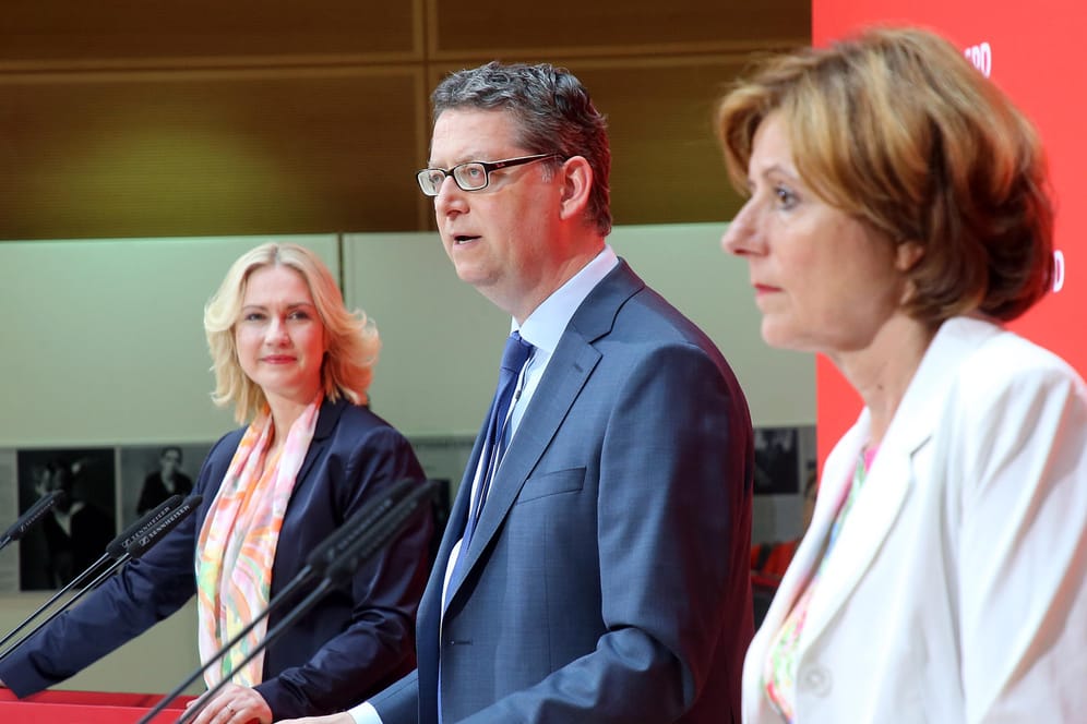 Pressekonferenz der kommissarischen SPD-Spitze: V.l. Manuela Schwesig, Thorsten Schäfer-Gümbel und Malu Dreyer.