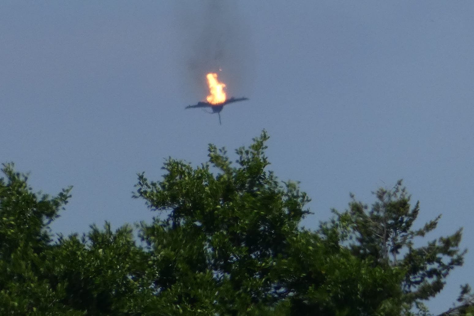 Dieses Foto nahm Thomas Steffan bei Müritz auf. Es zeigt demnach den Absturz eines der "Eurofighter".